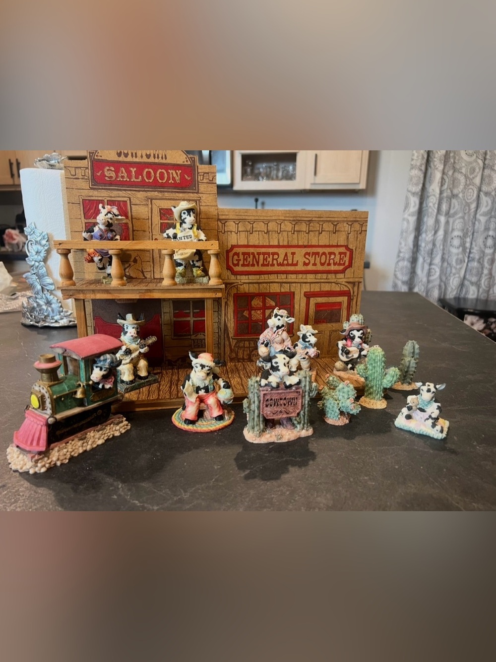 GANZ 1993 Cowtown Cow Saloon/General Store and Figurines